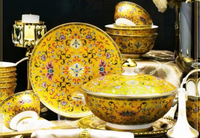 60頭琺瑯彩餐具